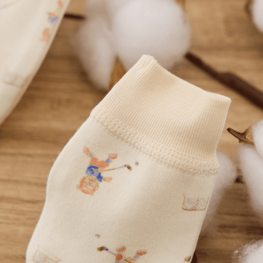 Blara Organic Mitten - Hockey Print - Princess and the Pea Boutique