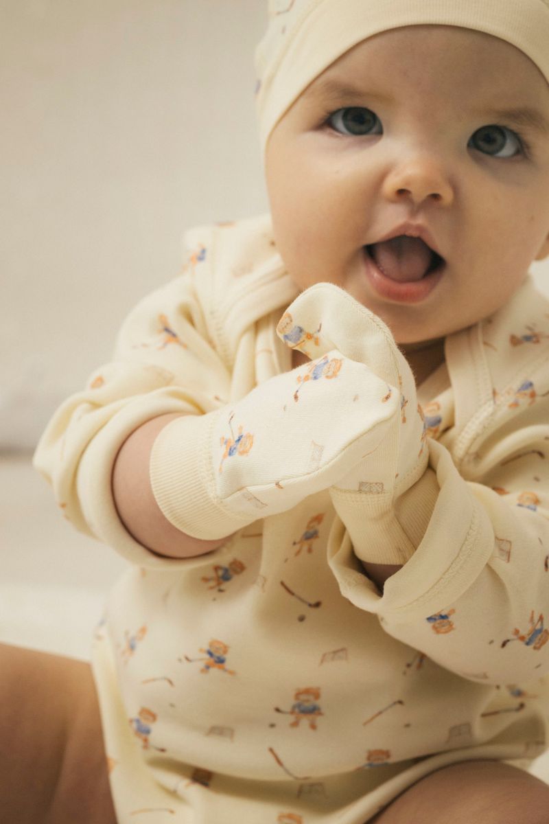 Blara Organic Mitten - Hockey Print - Princess and the Pea Boutique