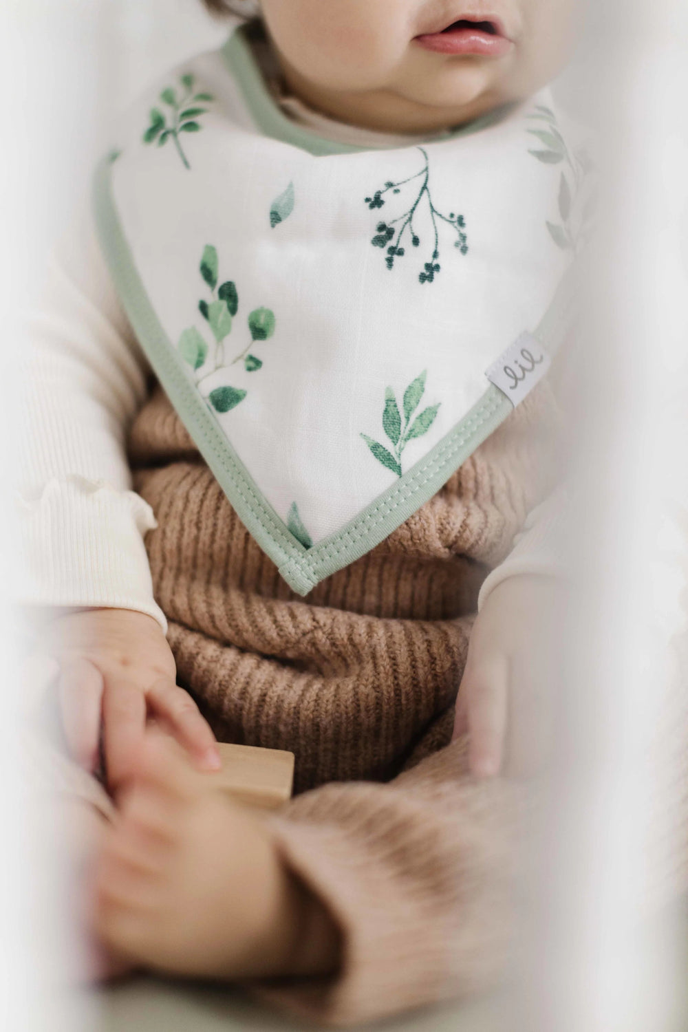 Lil North Co. Muslin Bandana Bib Set – Foliage & Loved Wreath - Princess and the Pea Boutique