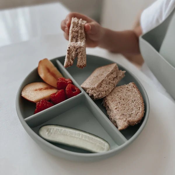 noüka Divided Suction Plate - Leaf - Princess and the Pea Boutique