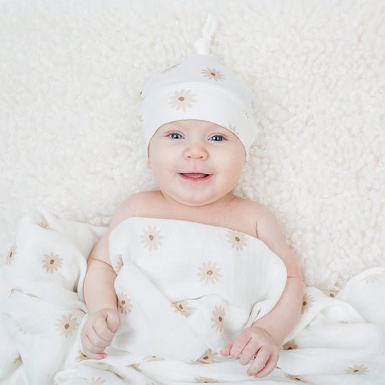Lulujo Hello World Hat & Swaddle Sets - Daisy - Princess and the Pea
