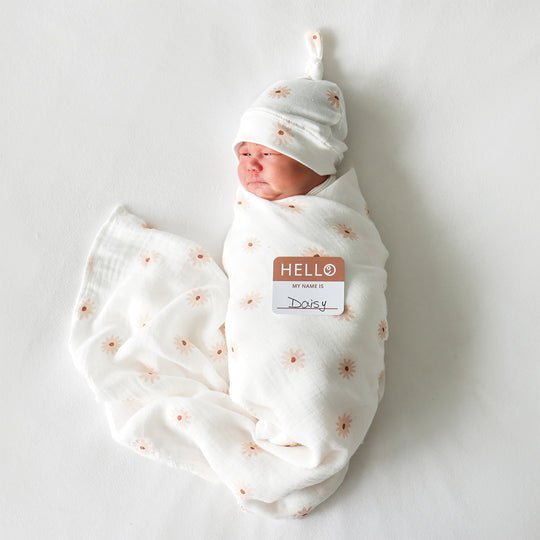Lulujo Hello World Hat & Swaddle Sets - Daisy - Princess and the Pea