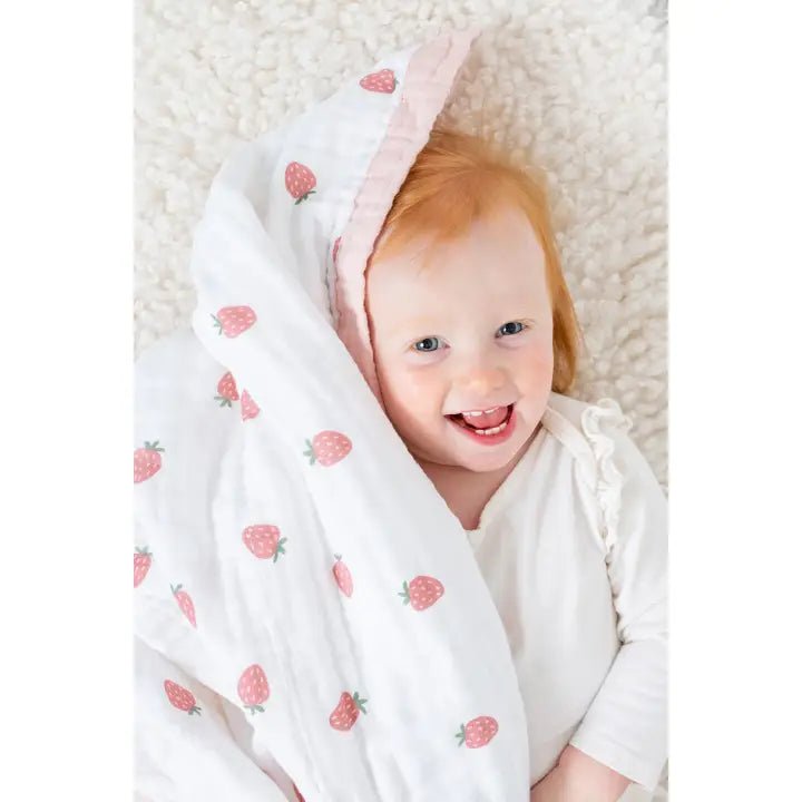 Lulujo Classic Muslin 3ply Quilt - Daisies & Strawberries - Princess and the Pea Boutique