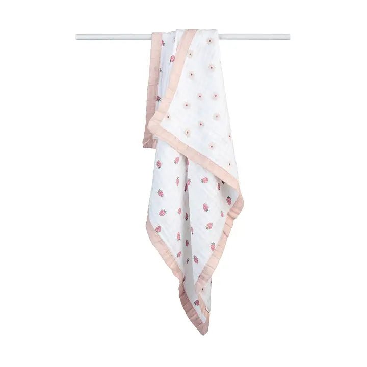 Lulujo Classic Muslin 3ply Quilt - Daisies & Strawberries - Princess and the Pea Boutique
